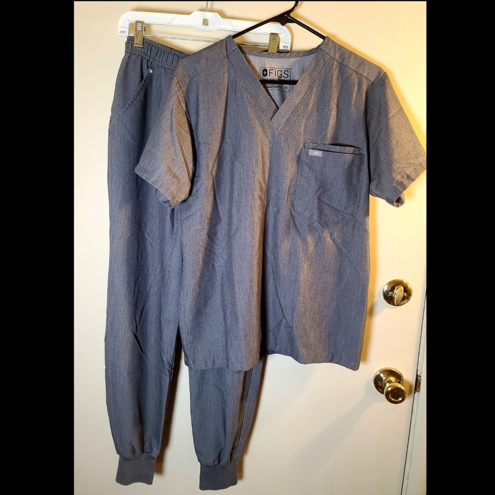 Men's Figs Grey Scrubs w/ Jogger Pants